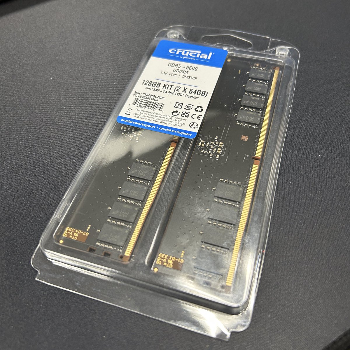Idaho_San's tweet photo. あれ？ これが何でここに？
やっぱ空いてるスロットは全部埋めたいよなー🤣

#DRAM #64GB #落とし物 #ぱーつ #部品 https://t.co/G81QrJbCj9