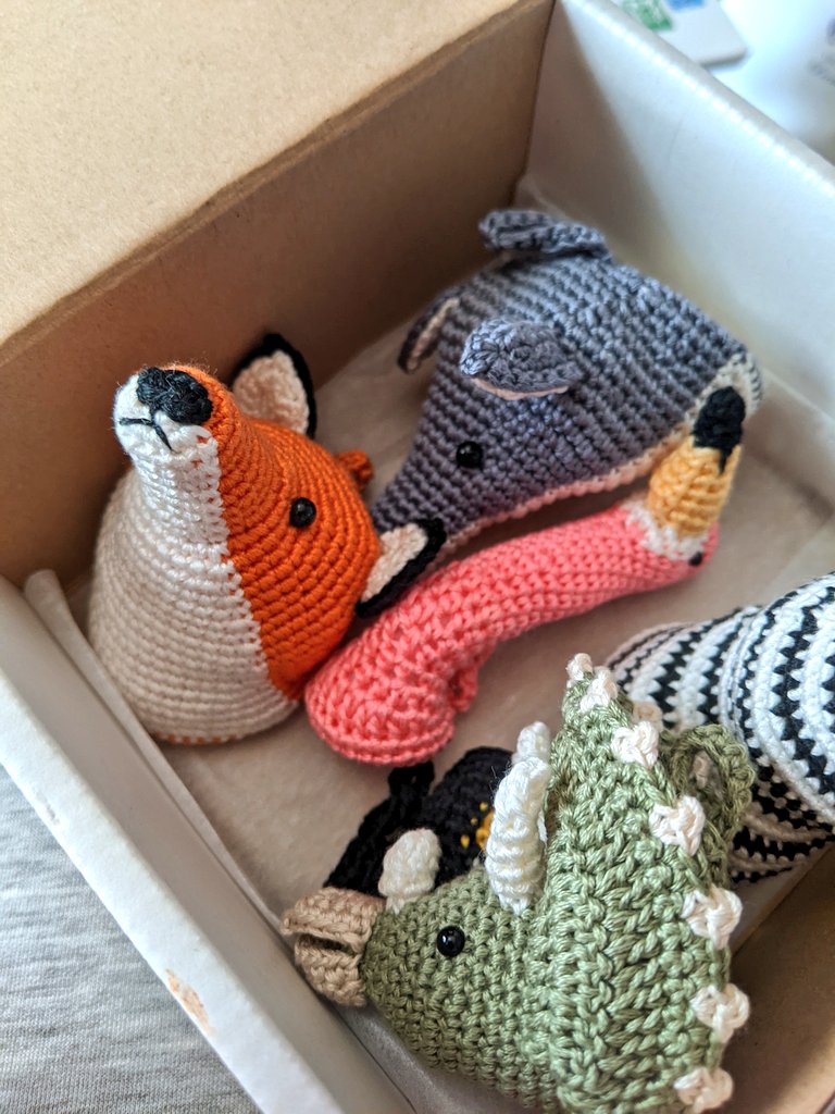 刺しゅう糸で編む かぎ針編み ちいさな アニマルトロフィー 発売日です