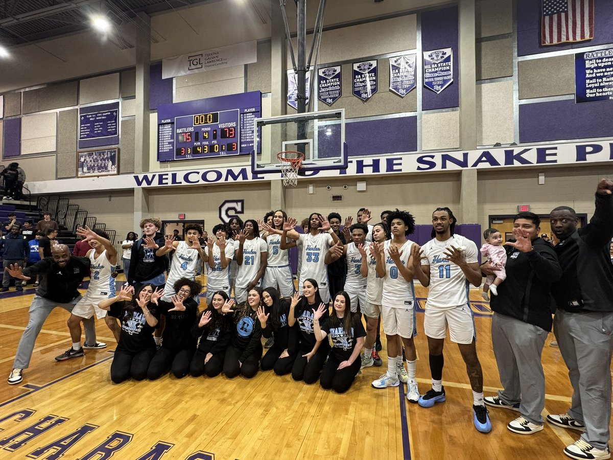 PrunedaIII's tweet image. Our @harlanhoops are STATE BOUND!!!