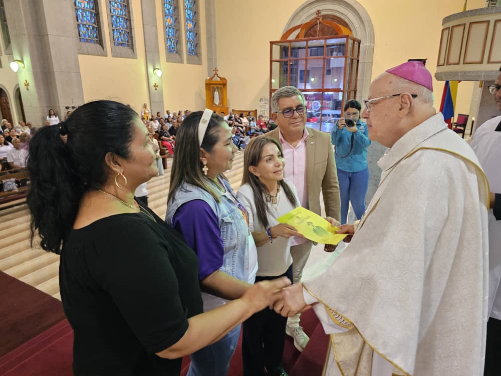 sandraalfaro's tweet photo. #28Feb25 #SandraAlfaro Hoy, con orgullo venezolano, asistimos a la misa en la Catedral de #Maturín, Nuestra Señora del Carmen, en la ocasión del júbilo que sentimos por la canonización de nuestro primer Santo, el Dr. José Gregorio Hernández, alabado sea el Señor. https://t.co/eBRJcKJa9E
