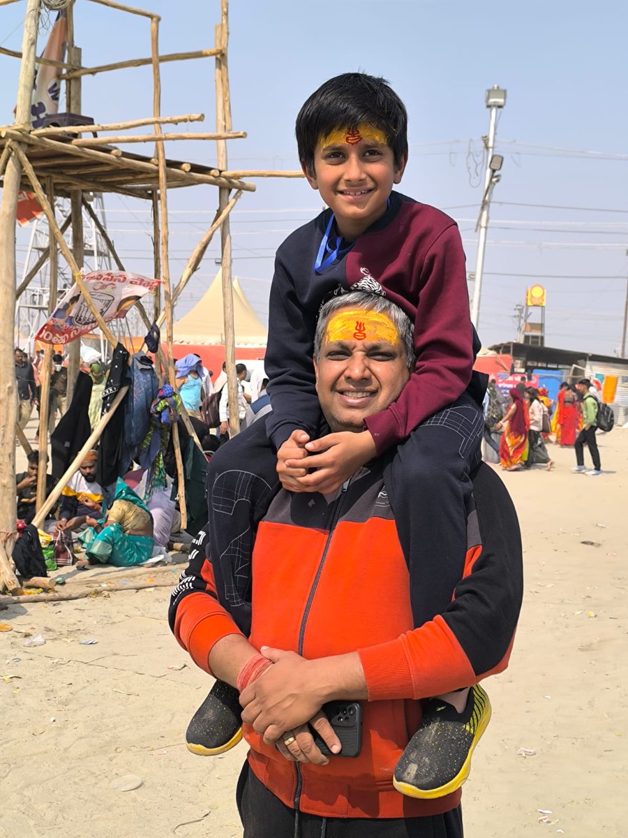 dr_rajeevsharma's tweet image. महाकुंभ प्रयाग एक दिव्य स्नान दिव्य व्यवस्था दिव्य समर्पण के साथ संपन्न हुआ। @CMOfficeUP @myogiadityanath
 आपको दिव्य आयोजन एवं उत्तर प्रदेश को उत्तम प्रदेश की प्रामाणिकता सिद्ध करने के लिए कोटि कोटि धन्यावाद। 25करोड़ जनसंख्या वाला उत्तर प्रदेश 66 करोड़ अतिथियों का स्वागत किया।