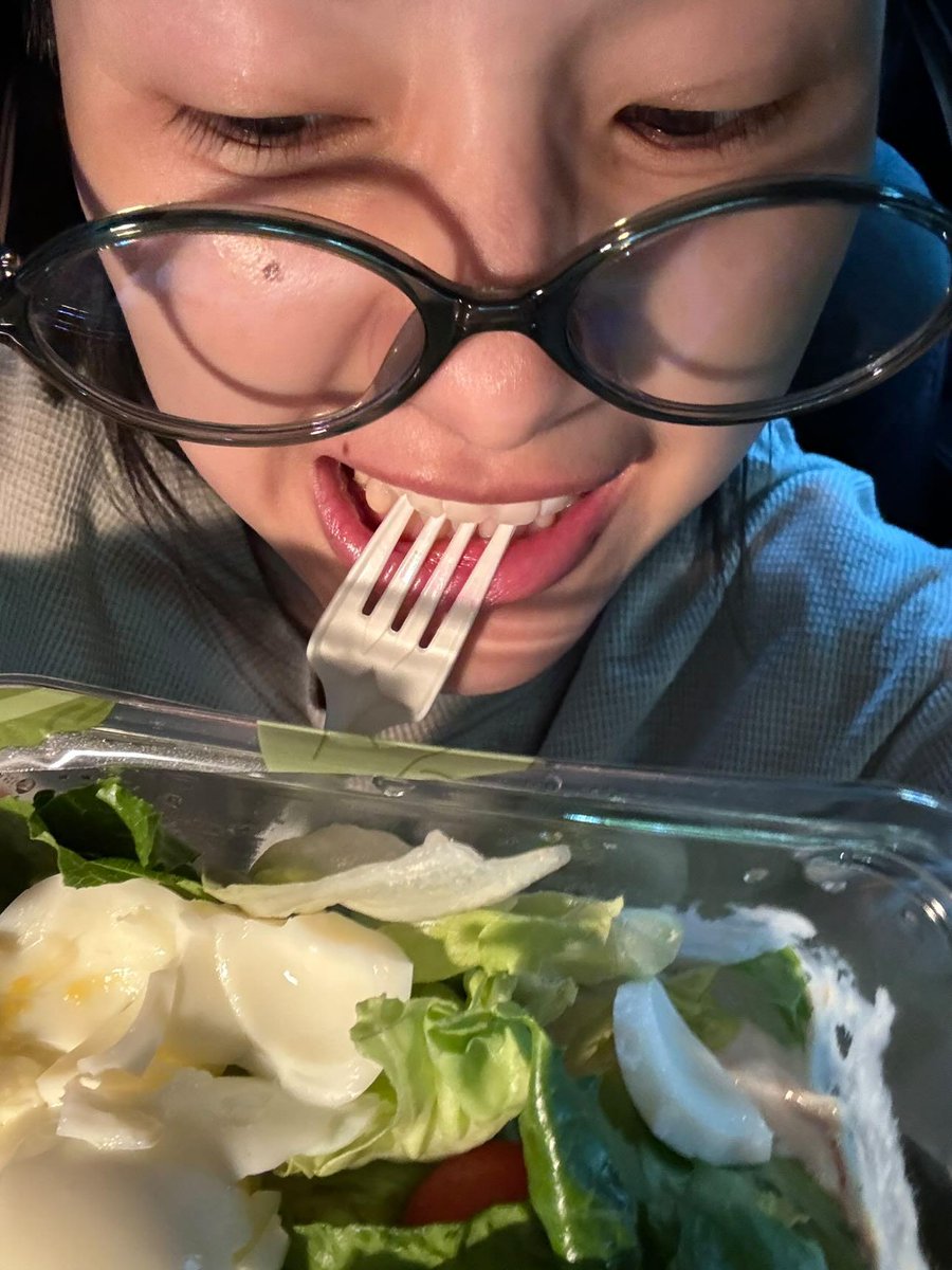 apinyayah's tweet photo. 💚(⁠ ⁠ꈍ⁠ᴗ⁠ꈍ⁠) 👉👓 🕶️👈✨💚

ขอแปะรูปและคลิป แว่นตากับพรรษา เก็บไว้เพื่อทำลายล้างใจของเราออกเป็นชิ้นๆแต่ละชิ้นก็แตกออกเป็นเสี่ยงๆแล้วแต่ละเสี่ยงก็บดละเอียดเป็นผุยผง ตอนนี้หัวใจเราได้กลายเป็นของคุณไปแล้วค่ะ

 (⁠ ⁠˘⁠ ⁠³⁠˘⁠)🫶 

#MilkPansa #mimiv https://t.co/m9a73qxOb9