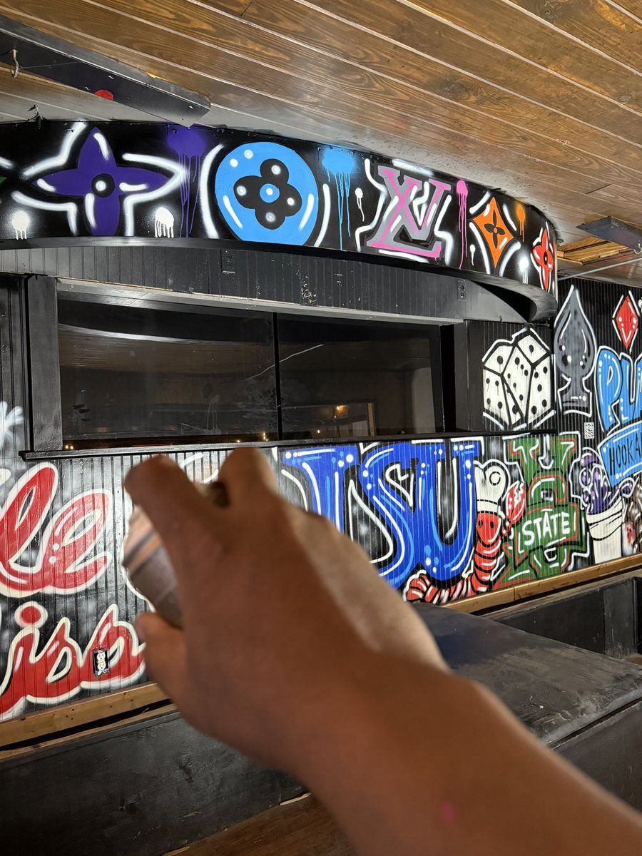 JrocJarvis's tweet photo. I just finished painting a upcoming hookah lounge โPlayHouse Hookah Lounge & Grillโ in Grenada, Mississippi. ๐ฒ๐ฒโ ๏ธโฅ๏ธโฆ๏ธโฃ๏ธ๐จ๐ฅ
#DudethatDraw https://t.co/GC1cgiPjaq