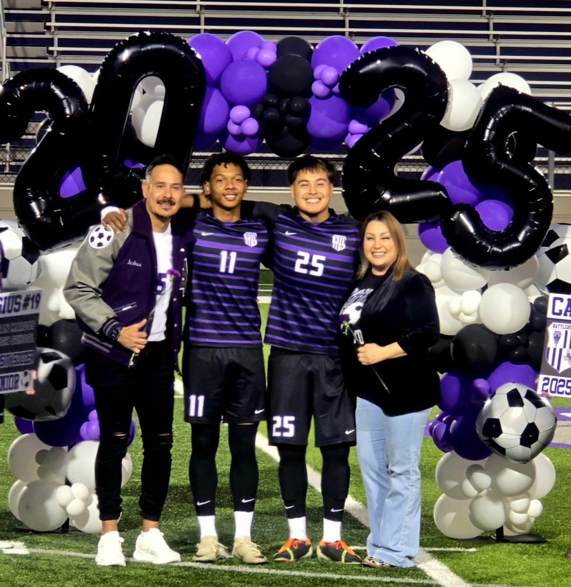 La_LunaSMHS's tweet photo. Came to support our Boys Varsity Soccer Team Senior Night. What a special evening, and they got the dub!β½οΈ #WeStrikeAsOne #ALLIN #RattlerFAM #FangsUp #Futbol
#RattlerUpBaby #Classof2025 https://t.co/PNFTyemoCi