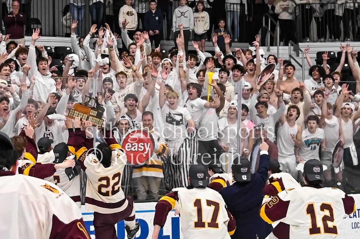 RickyRick_Photo's tweet photo. 2025-02-28 De Smet celebrates as they win their 3rd straight Challenge Cup in a thrilling 2-0 win over Chaminade.
#mscha #midstates #desmet #icehockey #spartans #championship #celebration
@DeSmet_ADBarker @DESMETHOCKEYSTL @MidStatesHockey https://t.co/qkztoIEqTe