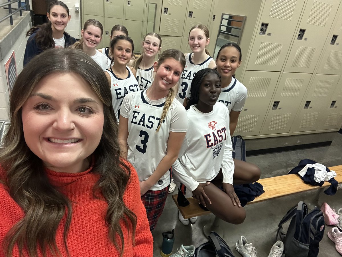 CoachLewisOE's tweet photo. The JV basketball season came to an end tonight and I was truly sad. This team was so special. Their grit, speed, competitiveness, no-quit attitudes were so fun to coach. Finished 14-6 on the season. I can’t wait to see the amazing things they do in the future! 🧡🏀💙 https://t.co/dht0e14aGF