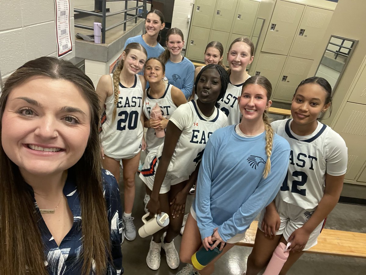 CoachLewisOE's tweet photo. The JV basketball season came to an end tonight and I was truly sad. This team was so special. Their grit, speed, competitiveness, no-quit attitudes were so fun to coach. Finished 14-6 on the season. I can’t wait to see the amazing things they do in the future! 🧡🏀💙 https://t.co/dht0e14aGF