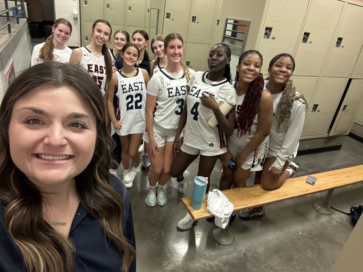 CoachLewisOE's tweet photo. The JV basketball season came to an end tonight and I was truly sad. This team was so special. Their grit, speed, competitiveness, no-quit attitudes were so fun to coach. Finished 14-6 on the season. I can’t wait to see the amazing things they do in the future! 🧡🏀💙 https://t.co/dht0e14aGF