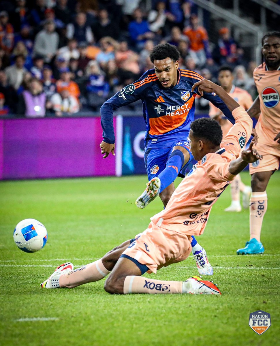 ElClasicoHON's tweet image. El @Motaguacom cerro su participacion en @thechampions de una manera aceptable al empatar 1-1 frente al @fccincinnati en el @tqlstadium

Foto cortesia: @nacionfcc wix.to/AvSVVLl #Football #Concacaf #MatchRecap