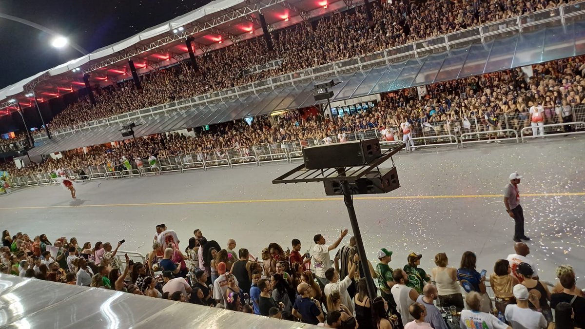 vinnietm_'s tweet photo. Foi isso que aconteceu com a Barroca. #Carnaval2025 #Globeleza #SRZD https://t.co/d4xoN1w7db