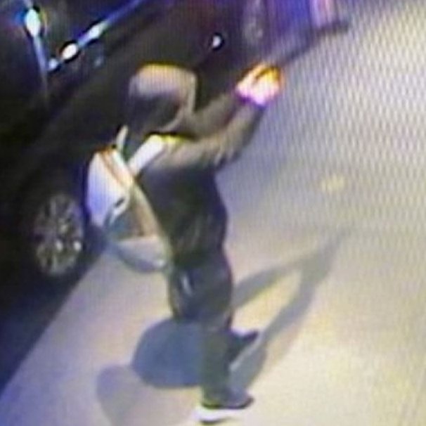 mangionethinker's tweet image. A manhunt is underway for a shooter who opened fire on the home of an insurance CEO in Oregon. The shooting took place at about 4 am on the morning of February 21. 

Media noted: &quot;The recent incident is eerily similar to the slaying of UnitedHealthcare CEO Brian Thompson&quot;