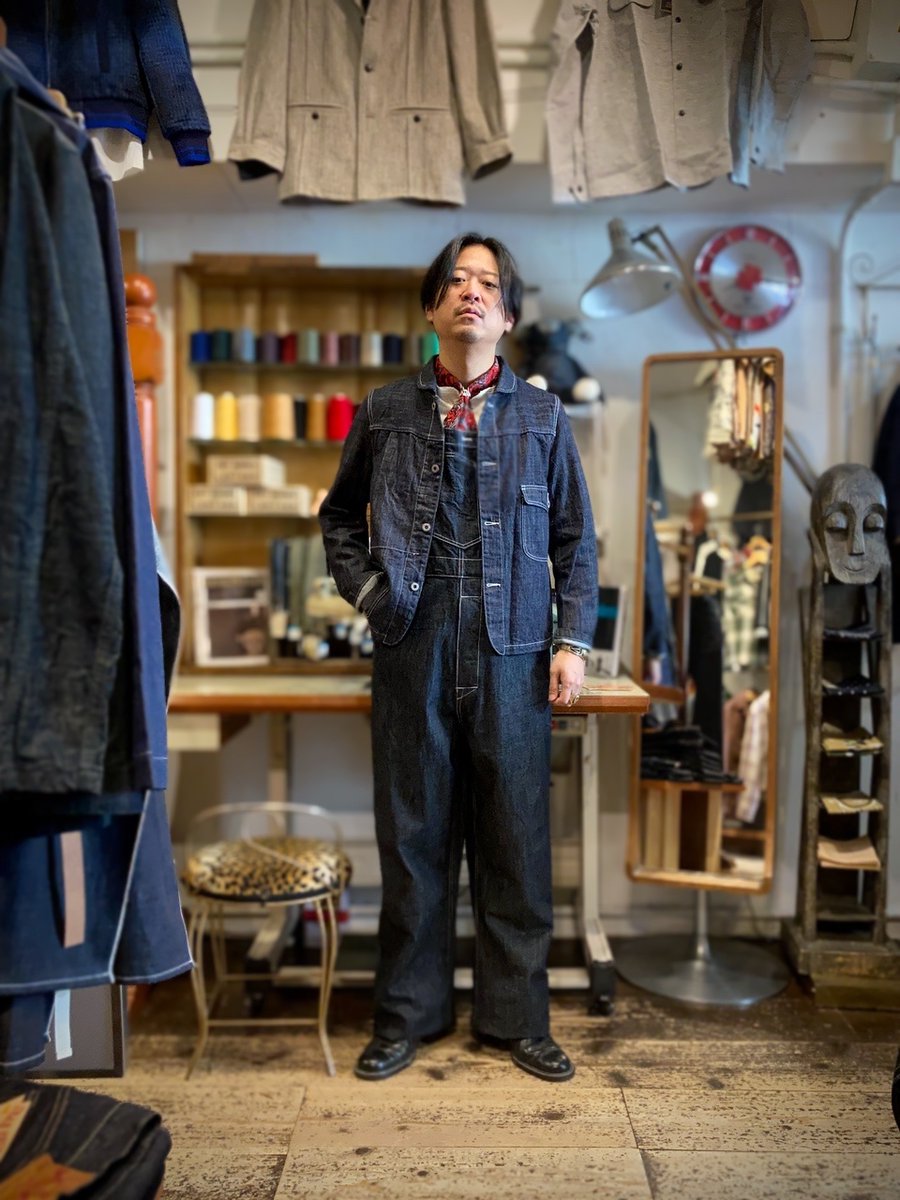 DryBones_Nagoya's tweet photo. Overalls and denim jacket outfit.
・3Pocket Denim Work Jacket(DJ-1197)
・L/S Henley Neck Shirt(DC-694)
・Cinch Buckle Overalls(DJ-934J)
#drybones #nagoya #setup #denimsetup #denim #jeans #overalls #denimjacket #henleyneckshirt #bandana #vintage #amekaji https://t.co/DekPfF9xDS