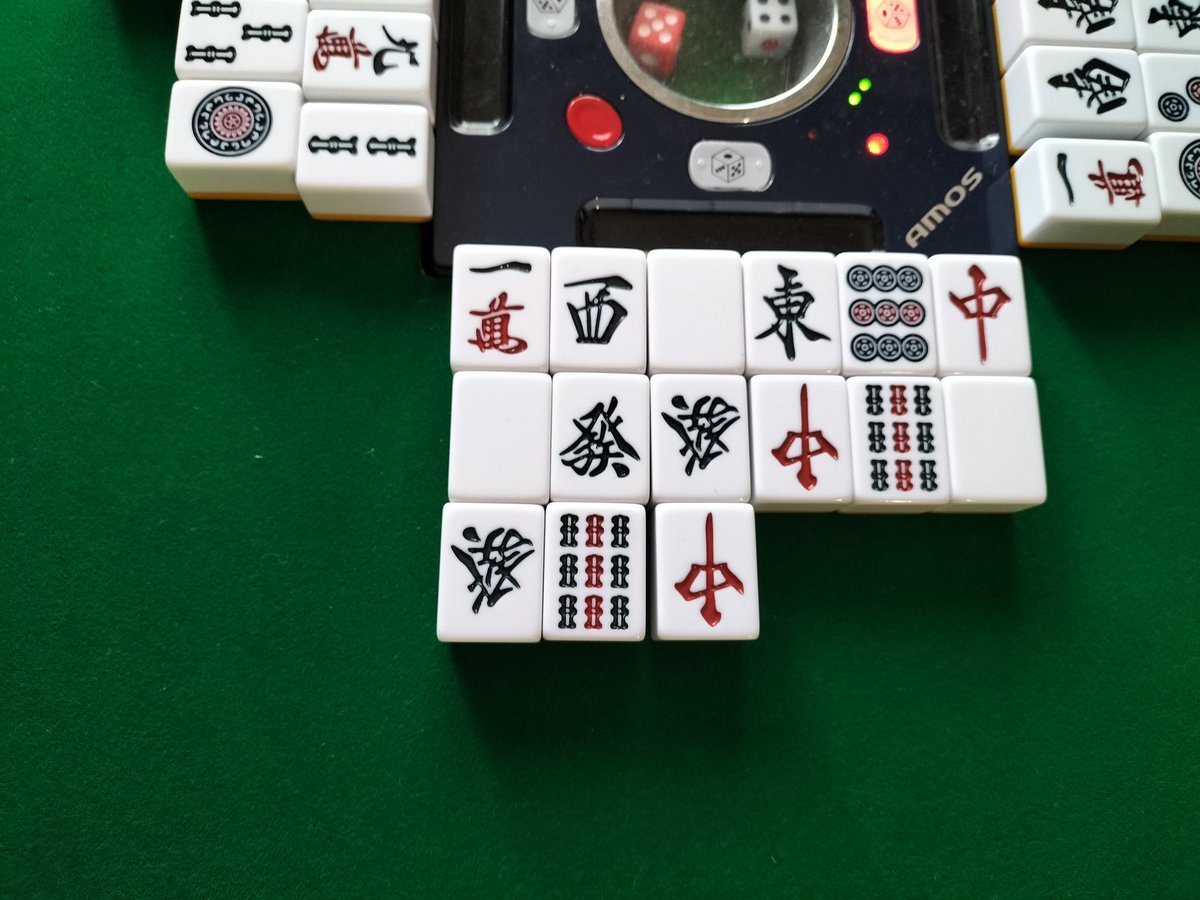 type_b_accept's tweet image. ゲームの麻雀で捨牌大三元のネットニュースがあったけど、リアルでこないだ普通にそれやらかした。
記念撮影もしたくなるぜ！（笑）
#麻雀