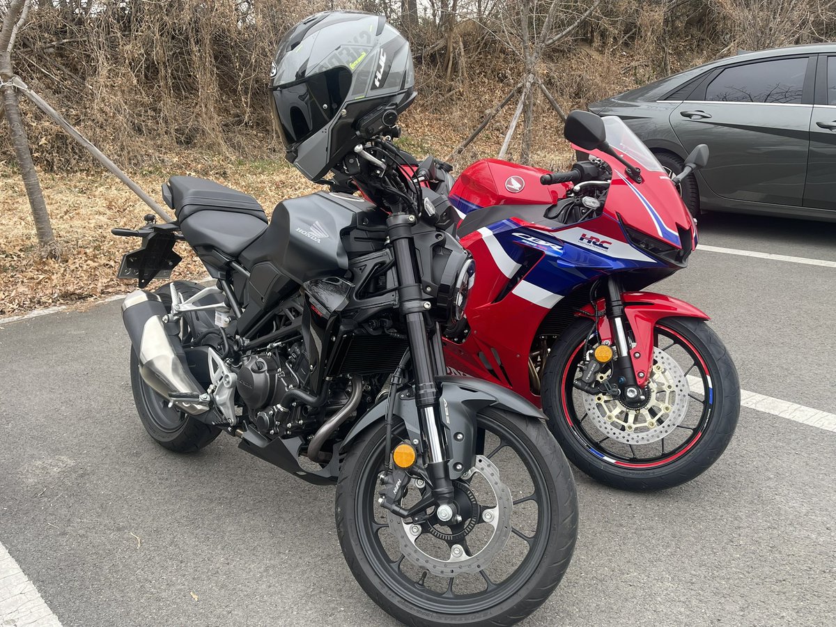 K_FLORIA_LAP's tweet photo. 🏍️🏍️🍔🍔 https://t.co/rkPvcQsQVd