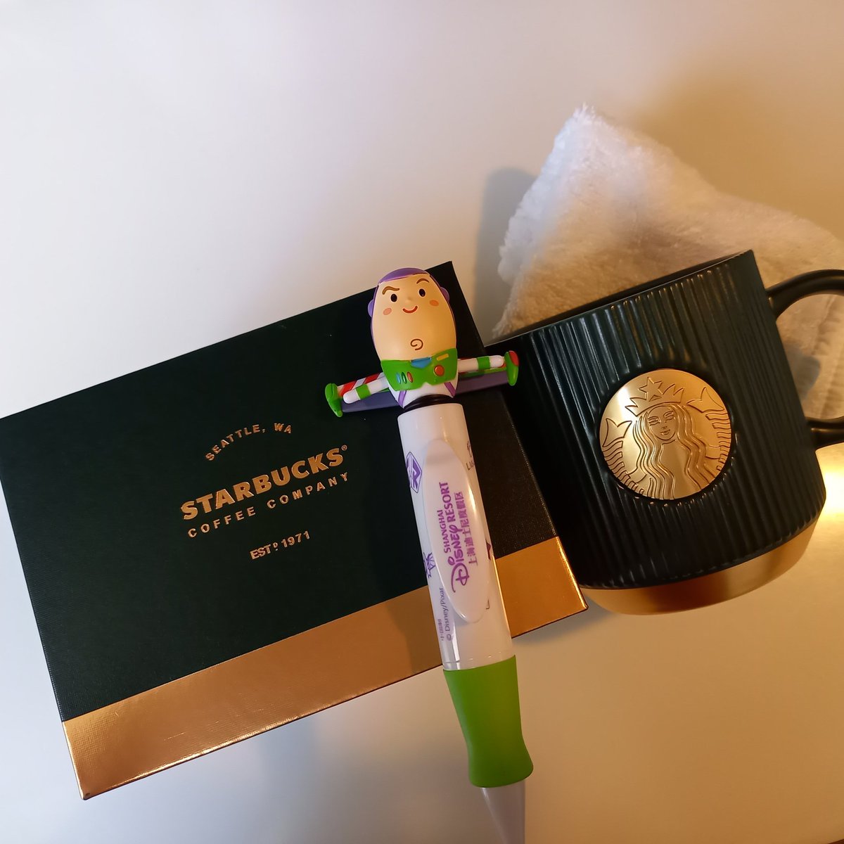 上海ディズニーと観光に行ってきた
娘からのおみやげ(*^^*)

若いっていいなぁ💚

マヌケな顔のバズがかわいい😍