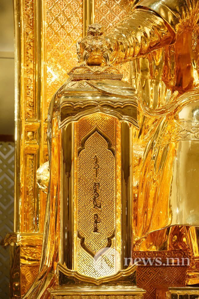 XVII жарны “Элдэв эрдэнэт” хэмээх модон могой жилийн хаврын тэргүүн сарын шинийн хоёрны энэ өдөр Монгол Улсын Ерөнхийлөгчийн санаачилгаар Их хааны алтан хөшөө, Их шүтээн цагаан туг, Төрийн хасбуу тамгыг бүтээн Чингис хаан музейд залжээ. 🇲🇳🙏🏻🙏🏻🙏🏻