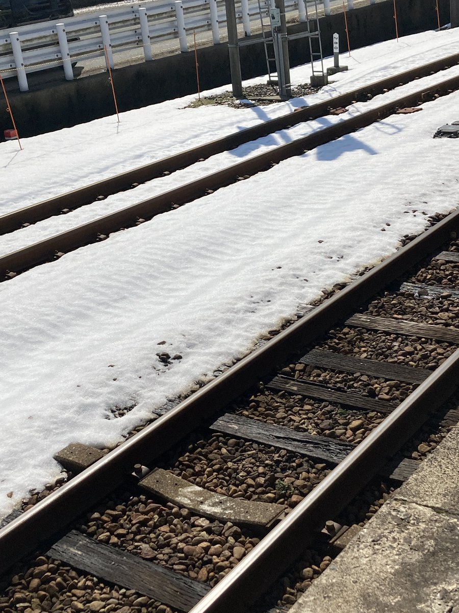 「綺麗な空気」
“Clean air”

#城崎温泉駅
#雪景色
#線路