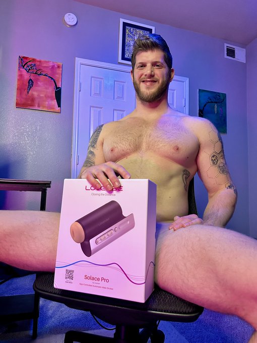 I’ve teamed up with @Lovense for an exclusive giveaway! The winner will receive a free Lovense toy of