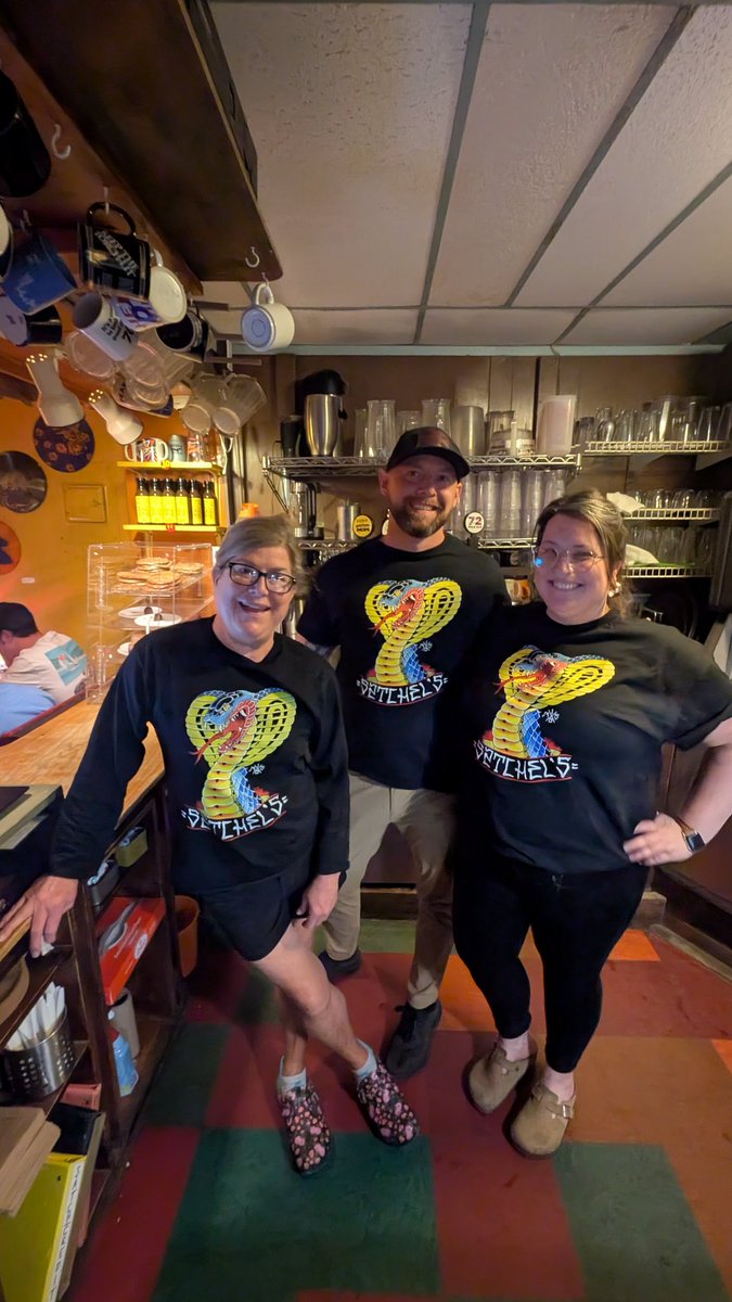 These 3 wore the same shirts tonight at work... By accident ⚡

Also sorry to all my followers that I'm obsessed with posting love is blind commentary. It's a guilty pleasure. 🤷🏻🤦