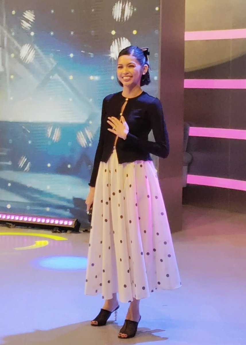 cezzyces's tweet image. Hellooooo Birthday Girl!💛
@mainedcm #MaineMendoza