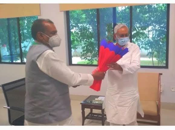 SatyaDSinghMLA's tweet image. सुशासन के प्रतीक, आधुनिक बिहार के शिल्पकार माननीय मुख्यमंत्री भाई श्री @NitishKumar जी को जन्मदिन की हार्दिक बधाई एवं शुभकामनाएँ।

महादेव से प्रार्थना है कि मुख्यमंत्री जी सदा स्वस्थ, समृद्ध और दीर्घायु रहें।

#HBDNitishKumar