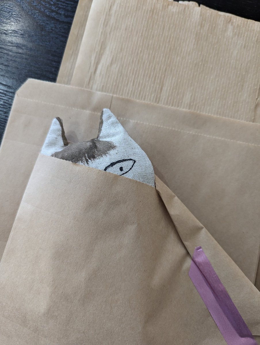 お包みしていても、、
しゅ、主張が激しい。。
人気のメガネケースです！

<a href="/sansonnetcat/">sansonnetcats</a> 
<a href="/yushima_neko/">ねこまつりat湯島</a>