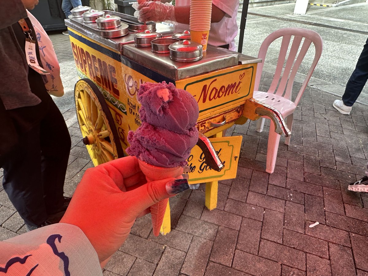 cheukting_ho's tweet image. Prove that #PyConAPAC in #PyConPH is the best conference -  #IceCreamSelfie is provided at the #conference