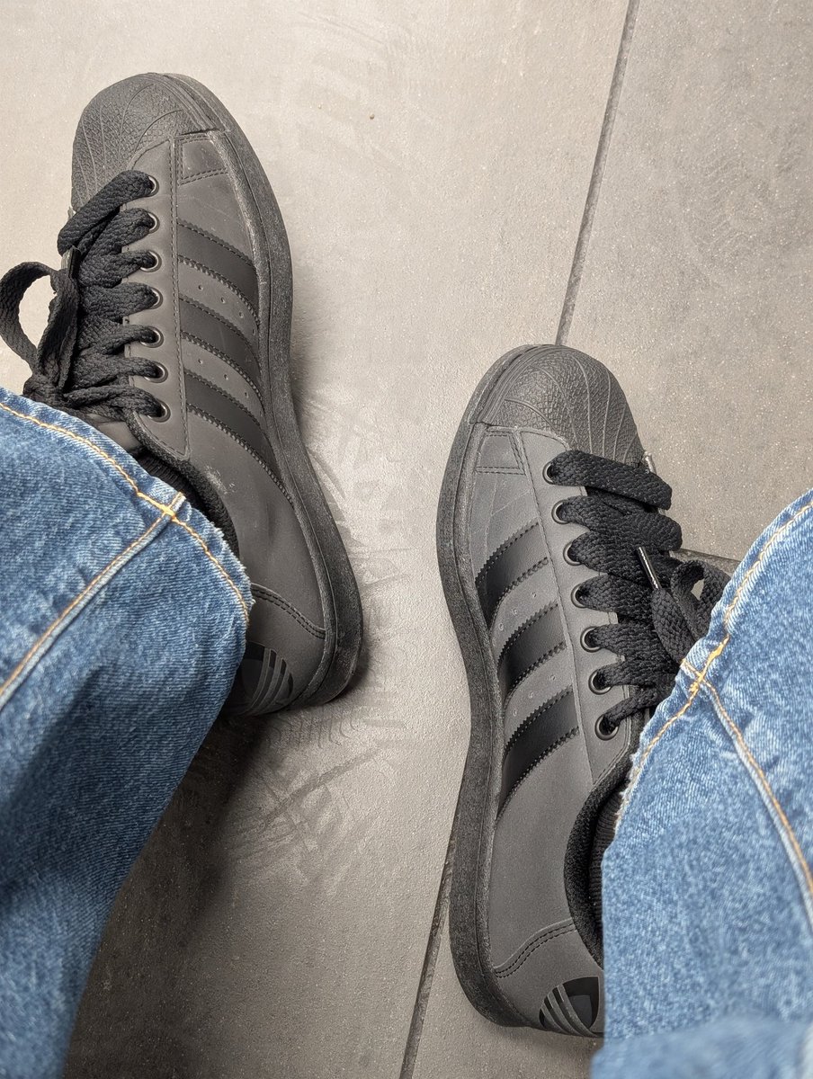 amcmath04's tweet image. Day 28 #BHMKOTD25 

Started with an Adidas shoe and ended that way! It was a game day for my husband&apos;s team and they got the Dub! 

Adidas All Star Triple Black Reflective 

@JerLisa_Nicole