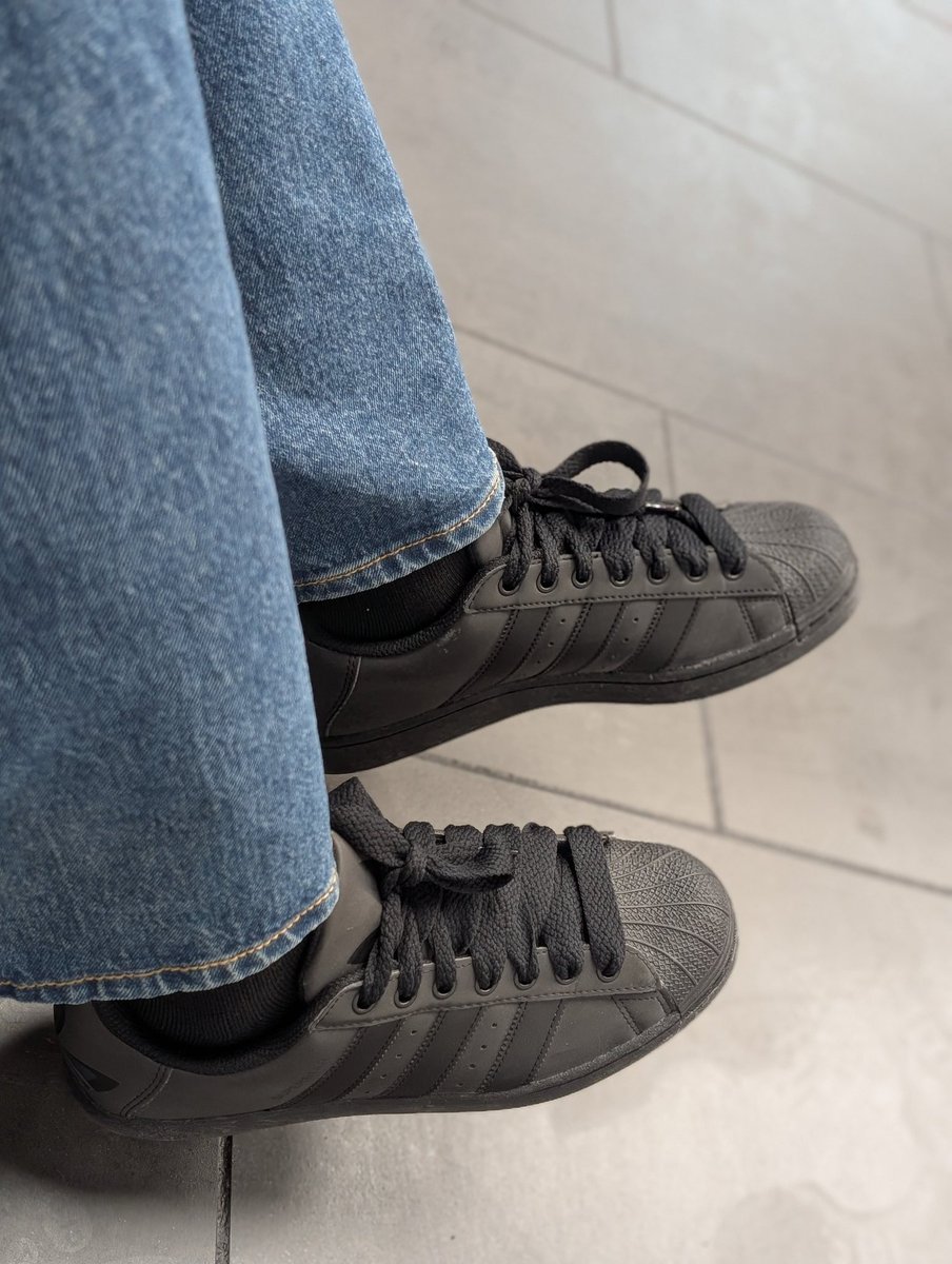 amcmath04's tweet image. Day 28 #BHMKOTD25 

Started with an Adidas shoe and ended that way! It was a game day for my husband&apos;s team and they got the Dub! 

Adidas All Star Triple Black Reflective 

@JerLisa_Nicole