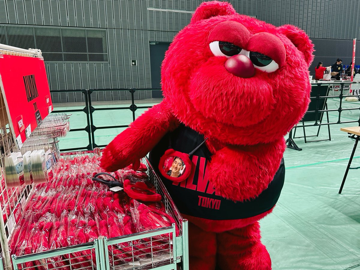 ルークが持っている 新商品のクリアポケットポーチには  今日の