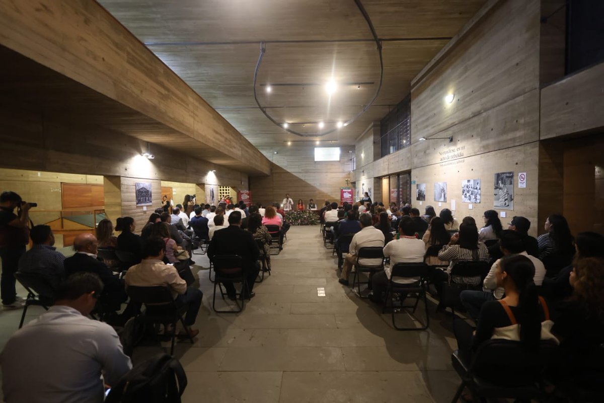 Esta tarde, junto a compañeras y compañeros magistradras, magistrados, juezas y jueces locales y federales se llevó a cabo el 7° Encuentro Temático "Justicia Constitucional Local"  rumbo a #UnaNuevaConstitución
#Oaxaca 

Avanzamos.