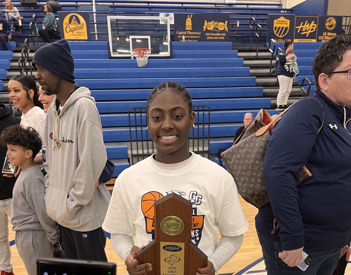 makiy2027's tweet photo. 41st district Champs!! #12peat @vaughtsviews @PGHAkeem @alyxwhite_ @NCSAcoachspreen @Jay_3shifty @NateInSports @NationsElite1 @riseupsports1 @Girls11thHoops https://t.co/LY1Wi5AjvS