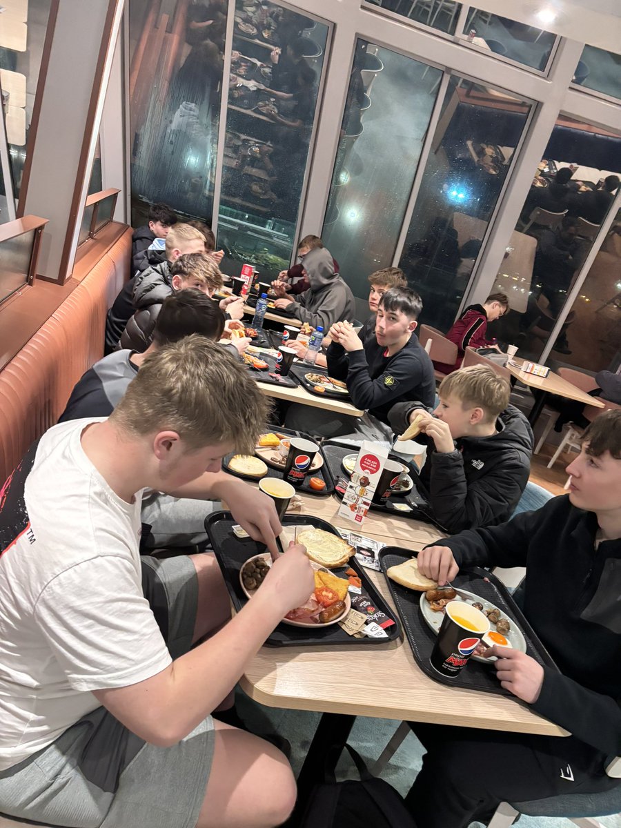 Addysg Gorfforol (@agcreuddyn) on Twitter photo Ar y cwch ar ffordd adref - 6 awr yn gynt <a href="/ysgolycreuddyn/">Ysgol y Creuddyn</a>
On the ferry - 6hours earlier Ar y cwch ar ffordd adref - 6 awr yn gynt <a href="/ysgolycreuddyn/">Ysgol y Creuddyn</a>
On the ferry - 6hours earlier