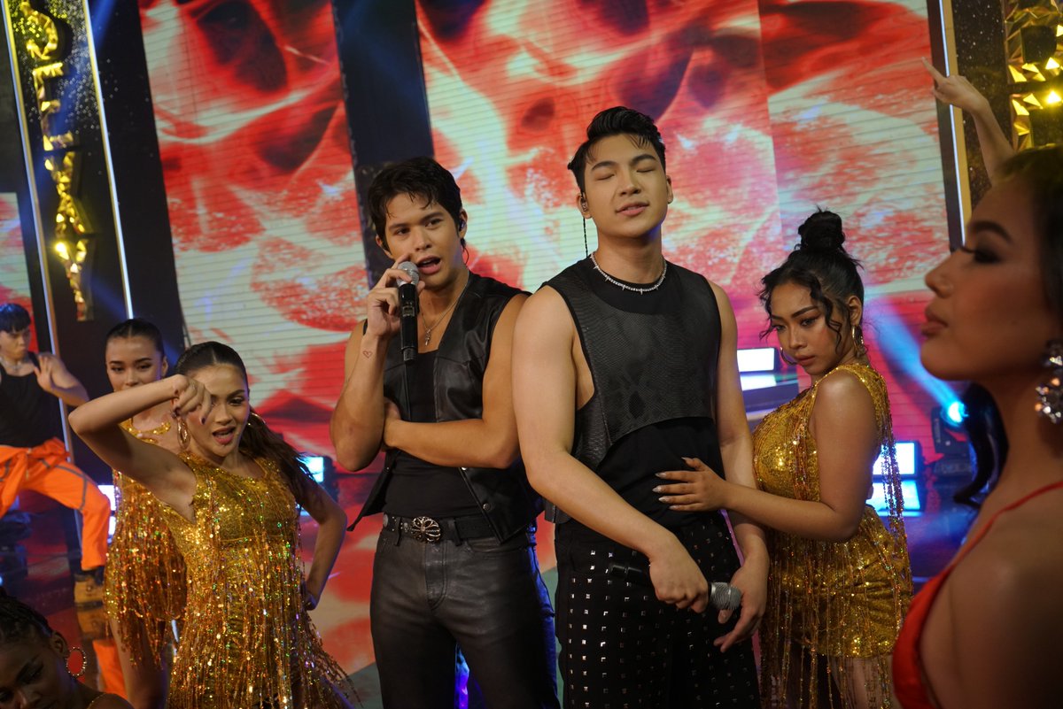 itsShowtimeNa's tweet photo. 🔥 Let's kick off the show with Kyle Echarri and Darren!

#SexyBabeSexiestFinale2025   
Watch us Live, Follow, and Subscribe here:  
https://t.co/Gs3IAXU5tb https://t.co/WBHxgxkqqf