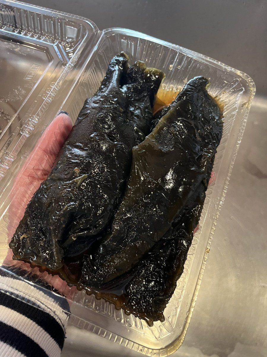 yuki_ringo_blue's tweet photo. 鯖があれば絶対鯖の入ったメニューになる😂２枚目はキーマカレーパイ、3枚目はひじき、４枚目は昆布巻き😊😊　#FOODCHANNEL  #テイクアウト https://t.co/9QAe71LlUp