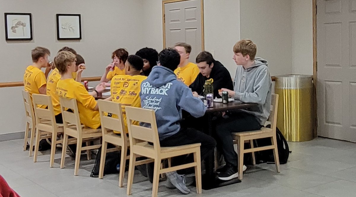 21333Robo's tweet photo. Friday night at state in the books!  Presentations, pit set up, inspections and reinspections, and more reinspections! https://t.co/8rO7445r6C