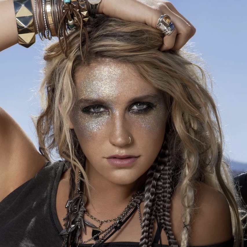 PopCrave's tweet image. Happy 38th birthday to the iconic Kesha.