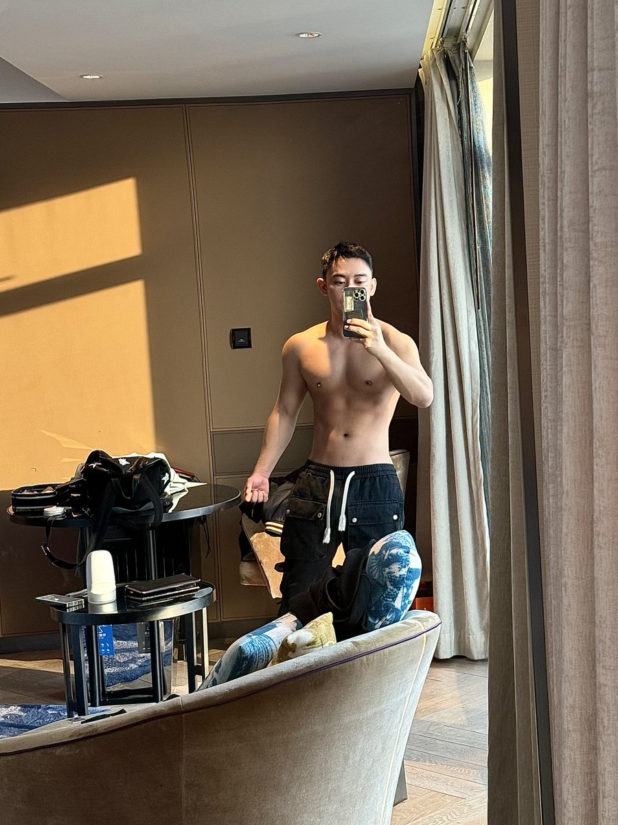 霸霸（体育生1s版） tweet media