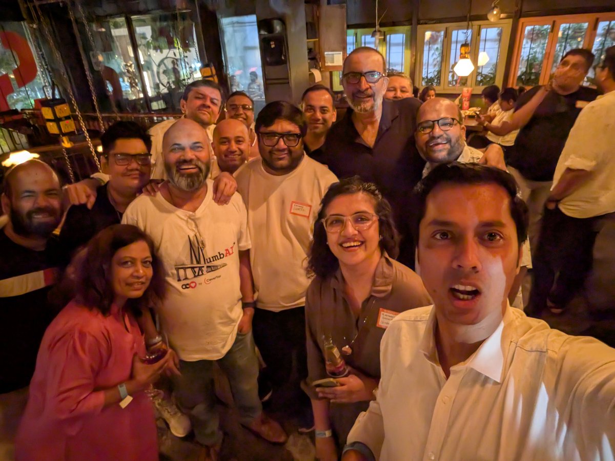 The best people in the whole city were found at Khar Social last night ❤️
Joined a bit late at #Mum