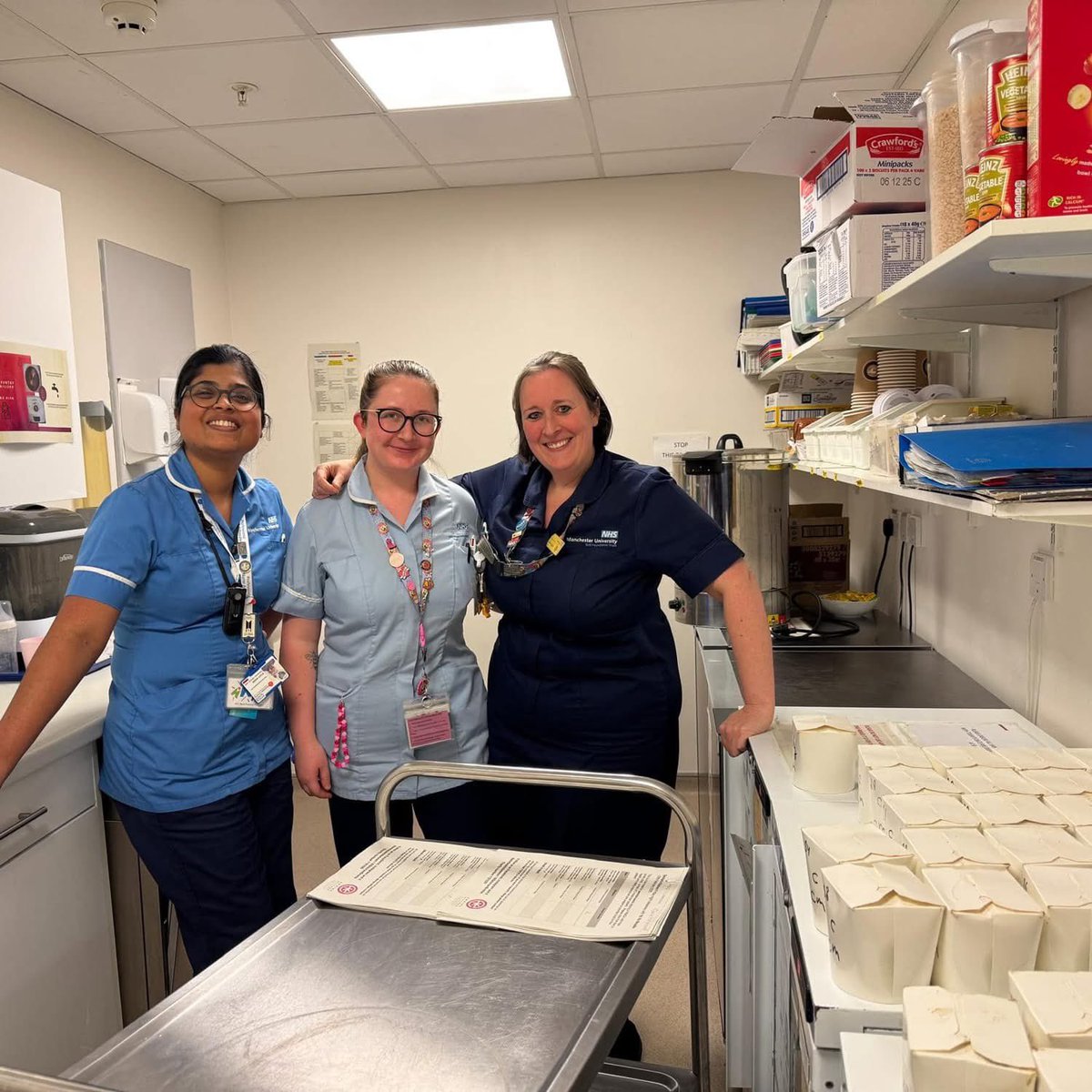 SkitchenEmmie's tweet photo. Wit woo 127 hot meals delivered tonight thank you @Zolo  plus 80 snack bags all for parents staying with their poorly child @RMCHosp @RMCH_Ward86 @RMCH_BMTU , PICU &amp; PHDU
@SkitchenEmmie bringing  light in dark times ❤️🎗️ https://t.co/wJFpaNoWeH