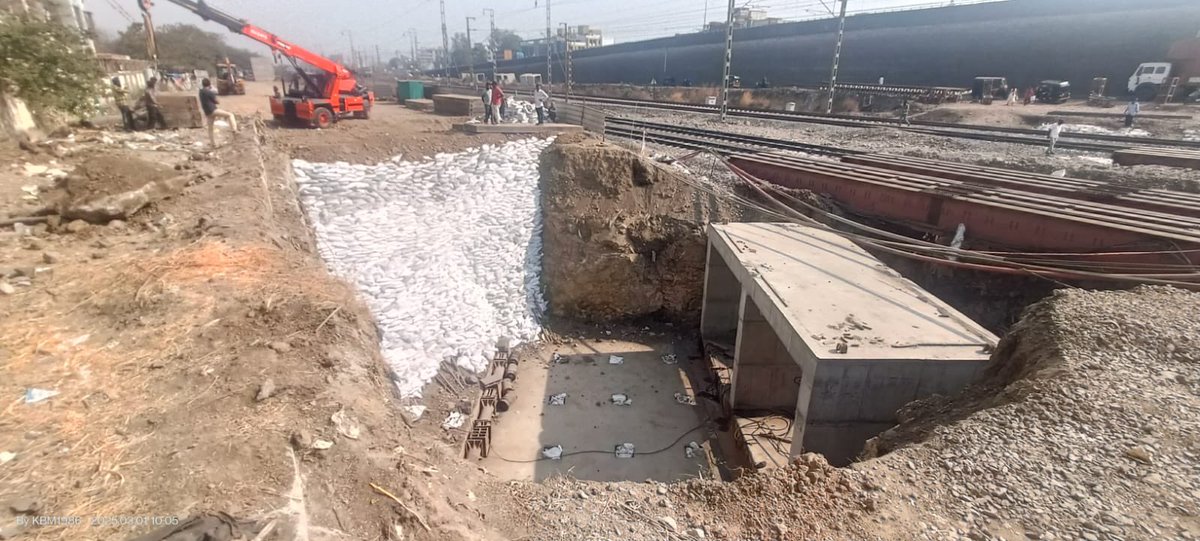 Vapi -Challa -Atul society R U B (under bridge) First Box pushing work started under supervision of GUDC, soon work will be complete. Citizens of Vapi will get one more East-West domestic connectivity soon.

Thank you 🙏