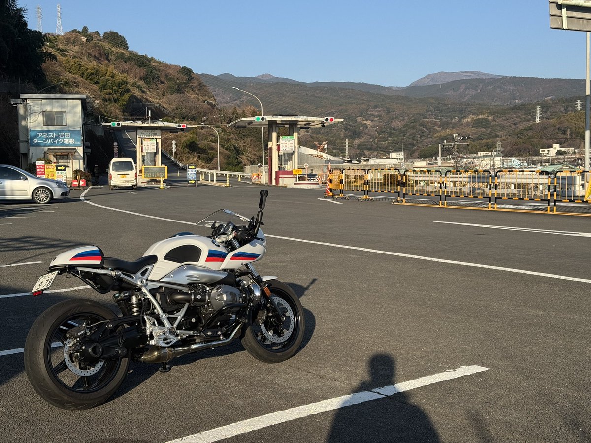 jittor9tracer's tweet photo. NITRON R3を装着したので、セッティングを兼ねて箱根ターンパイクへ。
#r9t #r9tracer #rninetracer #motercycle #bmwmotorrad #boxermotor #motovlog #nitron #nitronr3 #箱根ターンパイク https://t.co/JiYd1LciU5