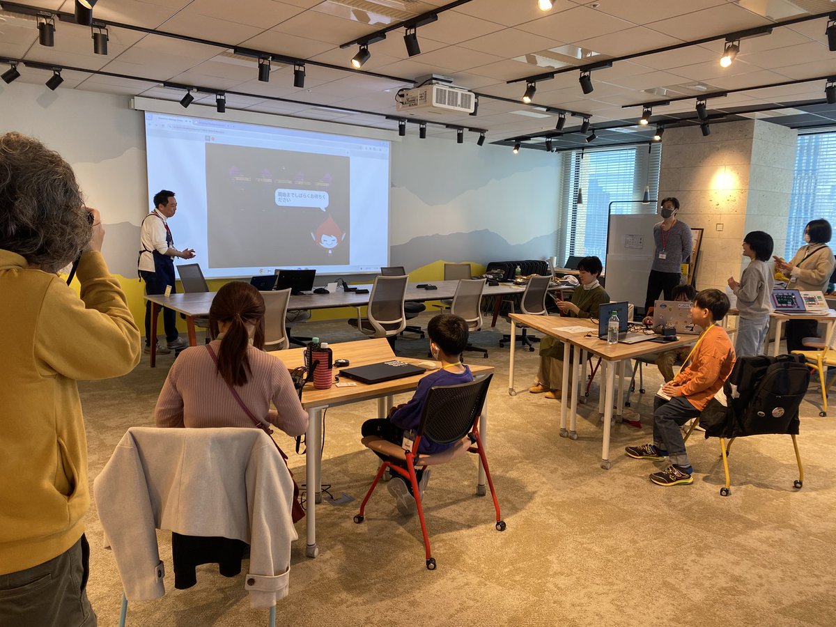 CoderDojo_Sakai's tweet image. Scratcher Meetup Osakaにスタッフとして参加しています。
会場はアールスリーインスティテュートさんのgusuku Ashibinaa OSAKAをお借りしています。めちゃくちゃオシャレ。
子どもたちの作品もどれも素敵です!