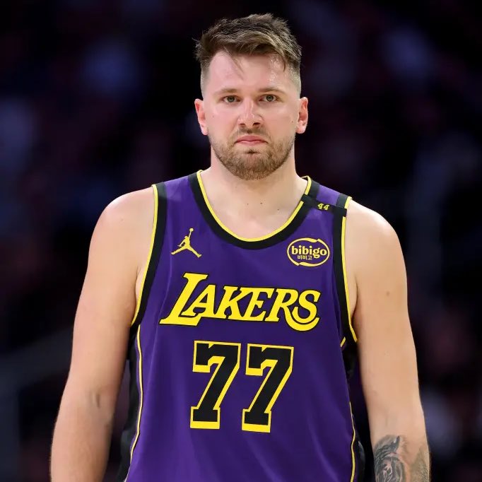 LegionHoops's tweet photo. Luka Doncic tonight:
31 PTS - 5 AST - 3 STL

LeBron James tonight:
28 PTS - 13 REB - 12/21 FG

Lakers have won 5 straight 🍿 https://t.co/nJSZsGw9C8