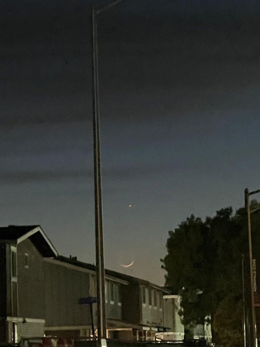 رمضان مبارك وكل عام وانتم بالف خير 🌙
صورة الهلال مساء يوم الجمعة ٢٨ شباط في ولاية كاليفورنيا..