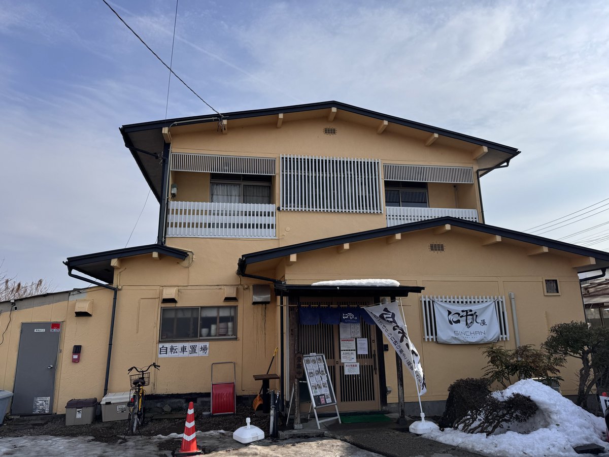 QaPoy7's tweet image. ボンヤリしてたらいつの間にか14時回ってる(((;°Д°;))))ｷﾞｬｰｯ

そんな麺難民に14:40L.Oの強い味方 #SINCHAN 

魚豚つけ麺
大盛大盛 愛情盛り400g

麺だけでも、少しだけつけ汁に浸してもドボンしても美味い( ﾟДﾟ)ｳﾏｰ
三種のチャーシューとごんぶとシナチクで味変ｺﾞｿ━(人&amp;gt;▽&amp;lt;｡)━ｻﾏｯ