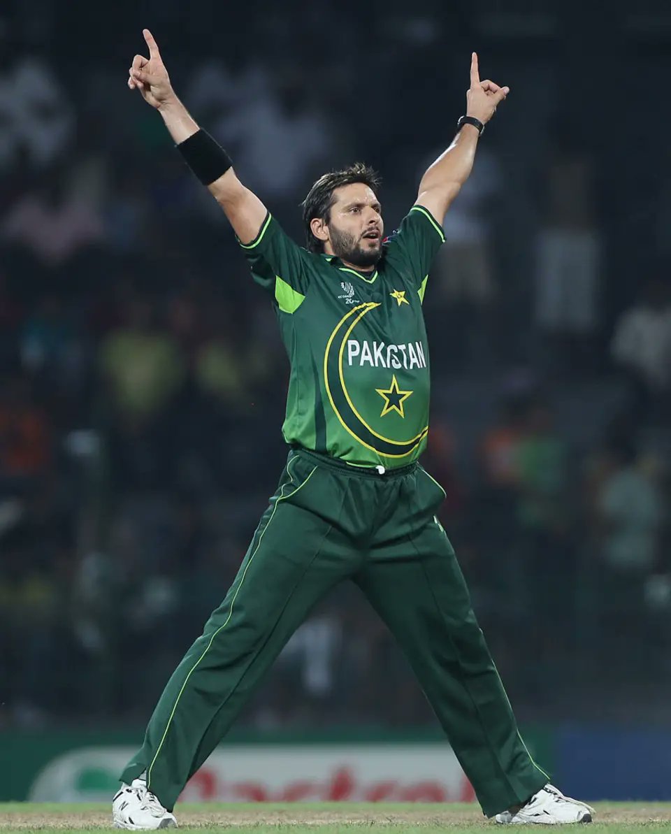 TEAM_AFRIDI's tweet photo. • Player of the tournament WT20 2007
• Player of the tournament Asia Cup 2010
• Player of the finals CB TRI series in AUS 1997
• Player of the final WT20 2009 
• Player of the final Asia Cup 2012
• 11,000+ runs, 500+ wkts &amp; 450+ sixes

 #HBDShahidAfridi |🎂| #Legend https://t.co/bdd8bnMElO