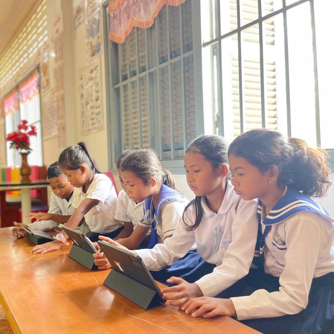 ukincambodia's tweet photo. To mark IWD, we're highlighting our support that have positively impacted women &amp; girls across communities. The 🇬🇧 is supporting #TempleGardenFoundation Scholarship Program for Primary Education that have transformed the lives of over 1,700 members, 97% of the members are women. https://t.co/IJJbOdyjA0