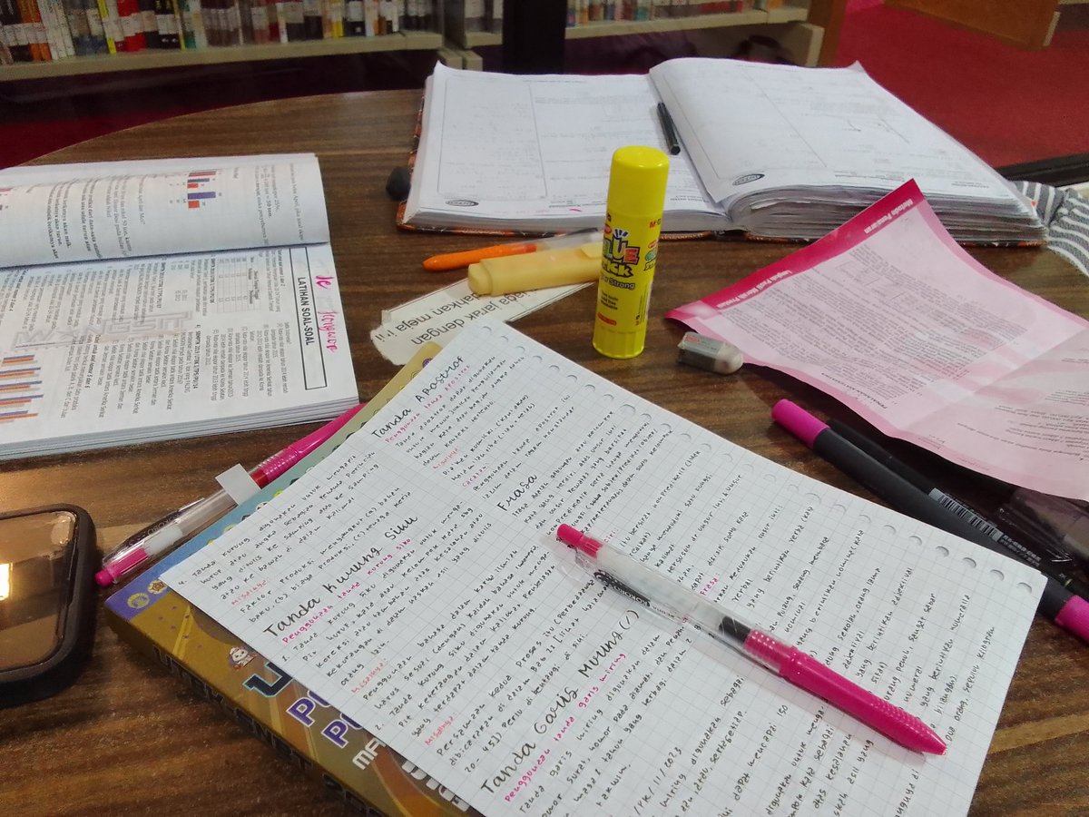 studyfaah's tweet image. after upcara nyatet funda di perpuss📄📝📖💥⭐🌺🖇️🍥🏷️