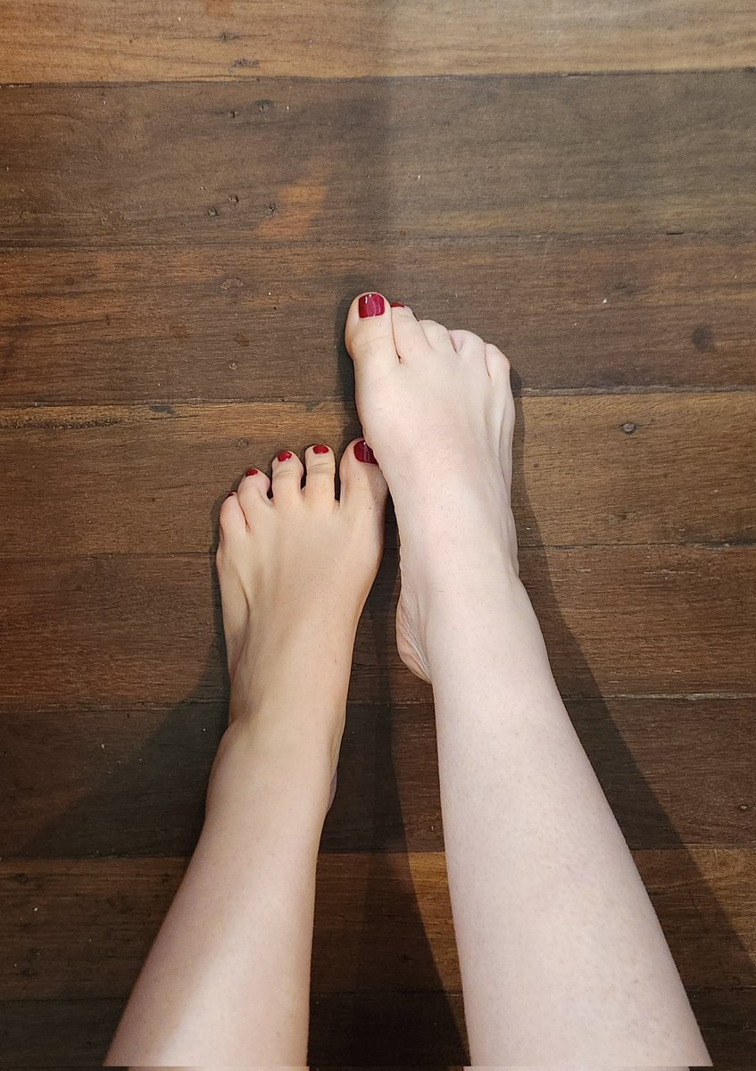 Hit me up for feet content, femdom, findom 😘 

#worshipme #feetworship #femdom #feetlover